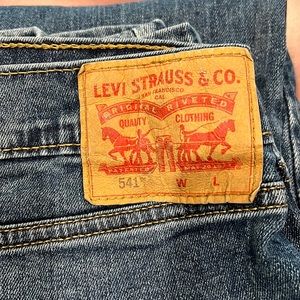 Levi 541 48x32